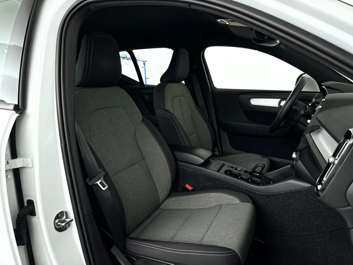 T2 Momentum Business | Park assist | Climate control | Cruise control | Navigatie
