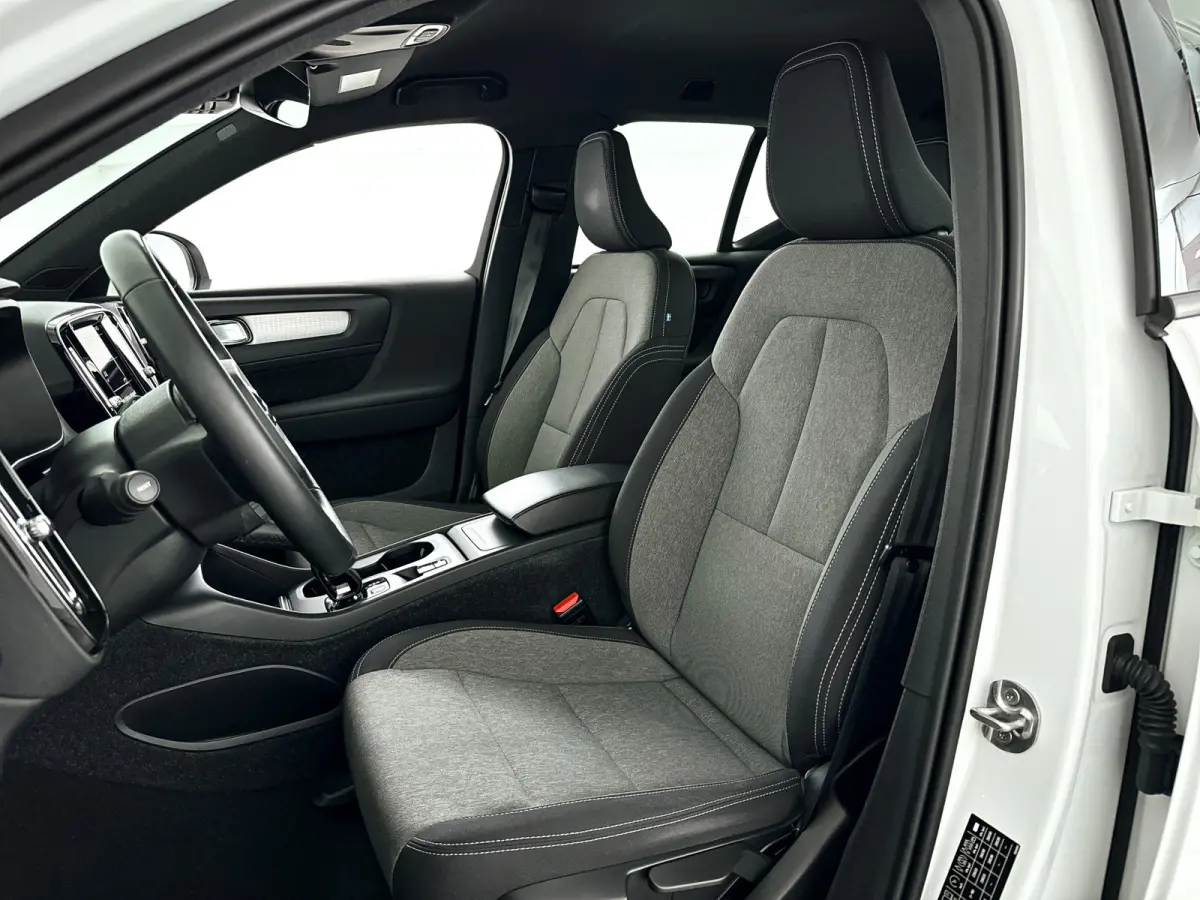 T2 Momentum Business | Park assist | Climate control | Cruise control | Navigatie