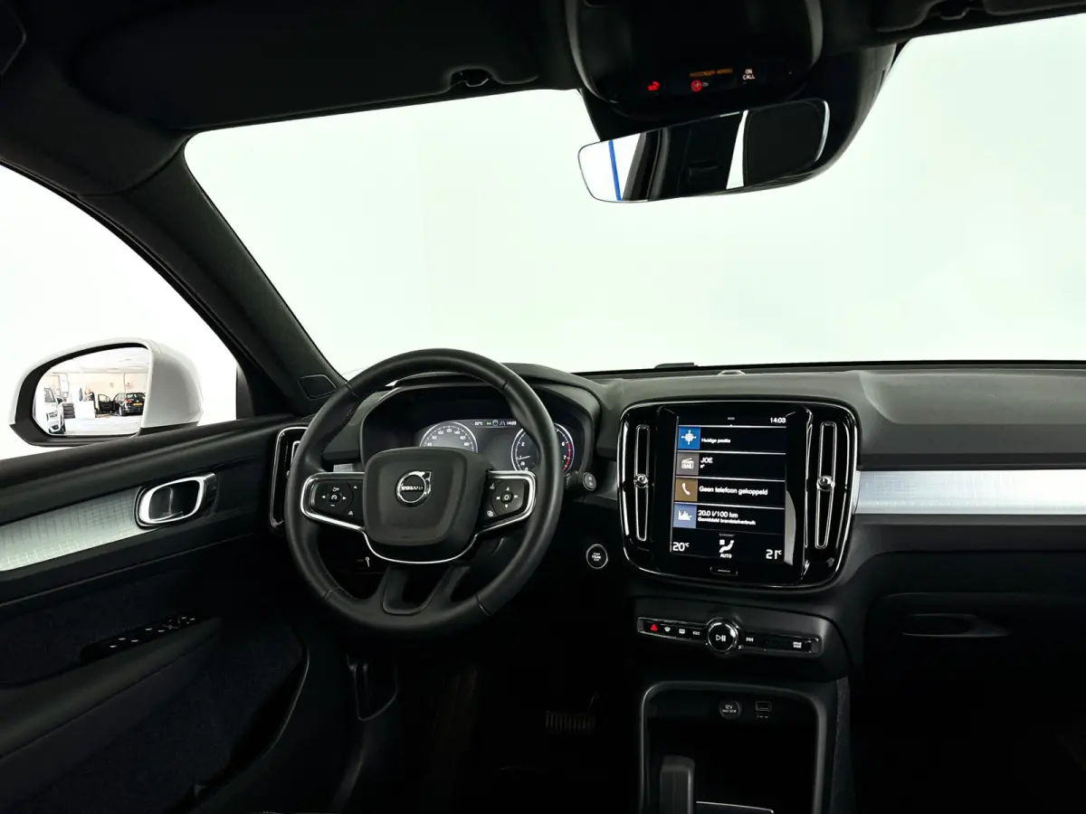 T2 Momentum Business | Park assist | Climate control | Cruise control | Navigatie