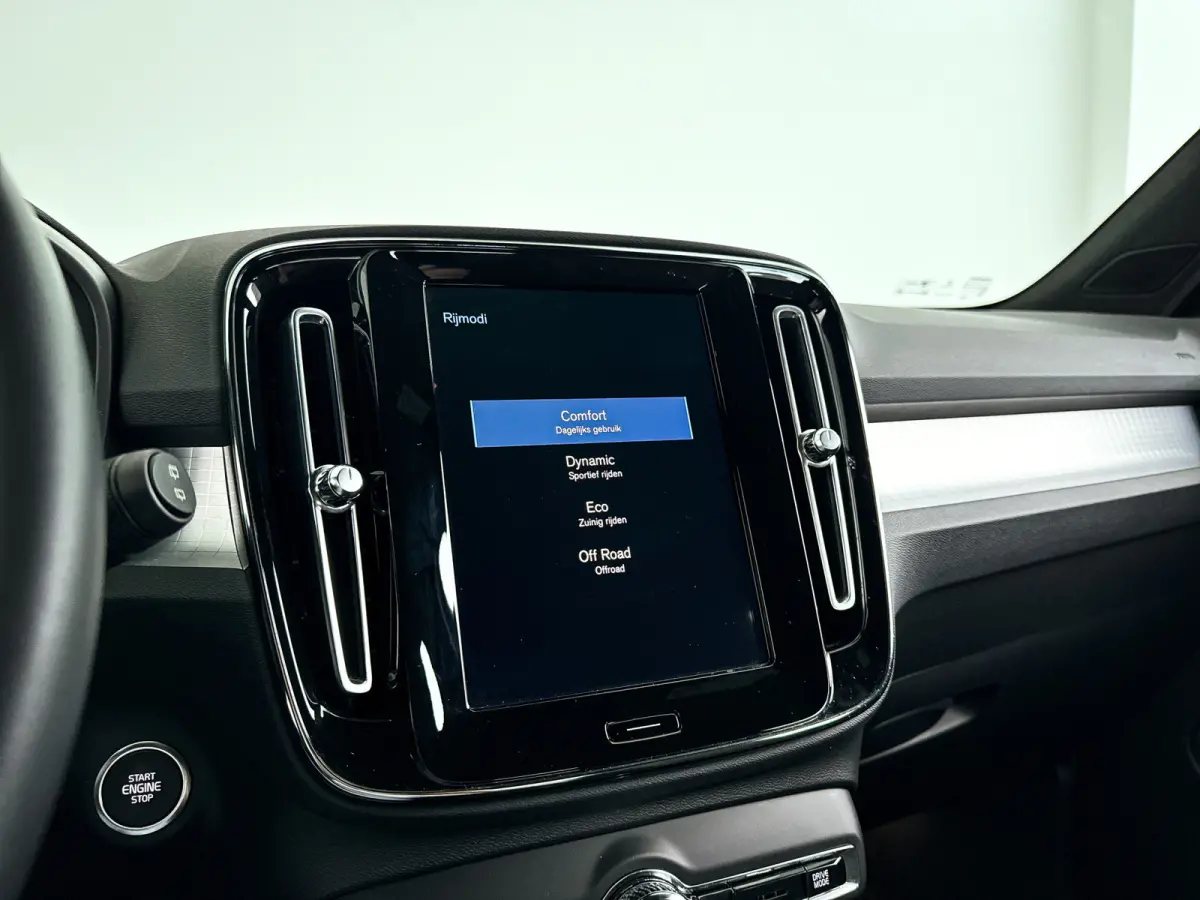 T2 Momentum Business | Park assist | Climate control | Cruise control | Navigatie