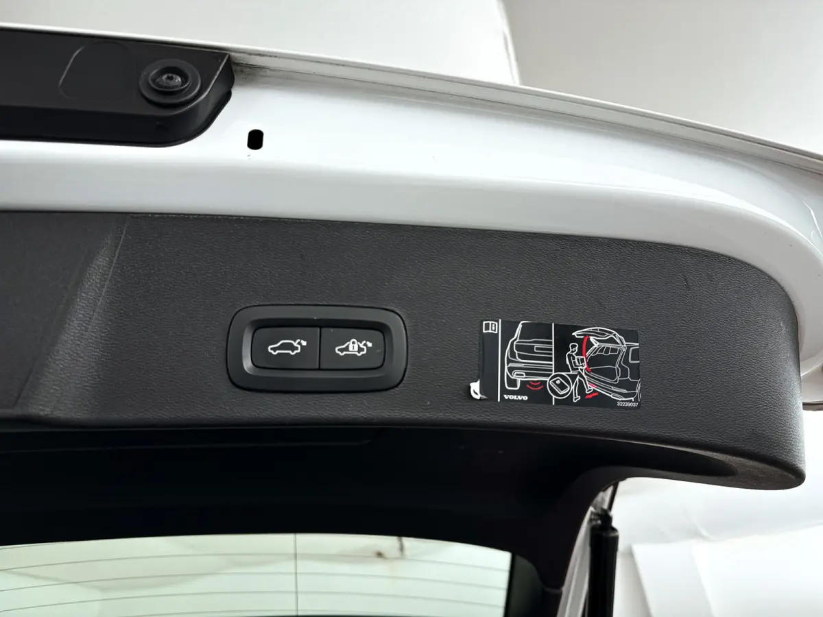 T2 Momentum Business | Park assist | Climate control | Cruise control | Navigatie