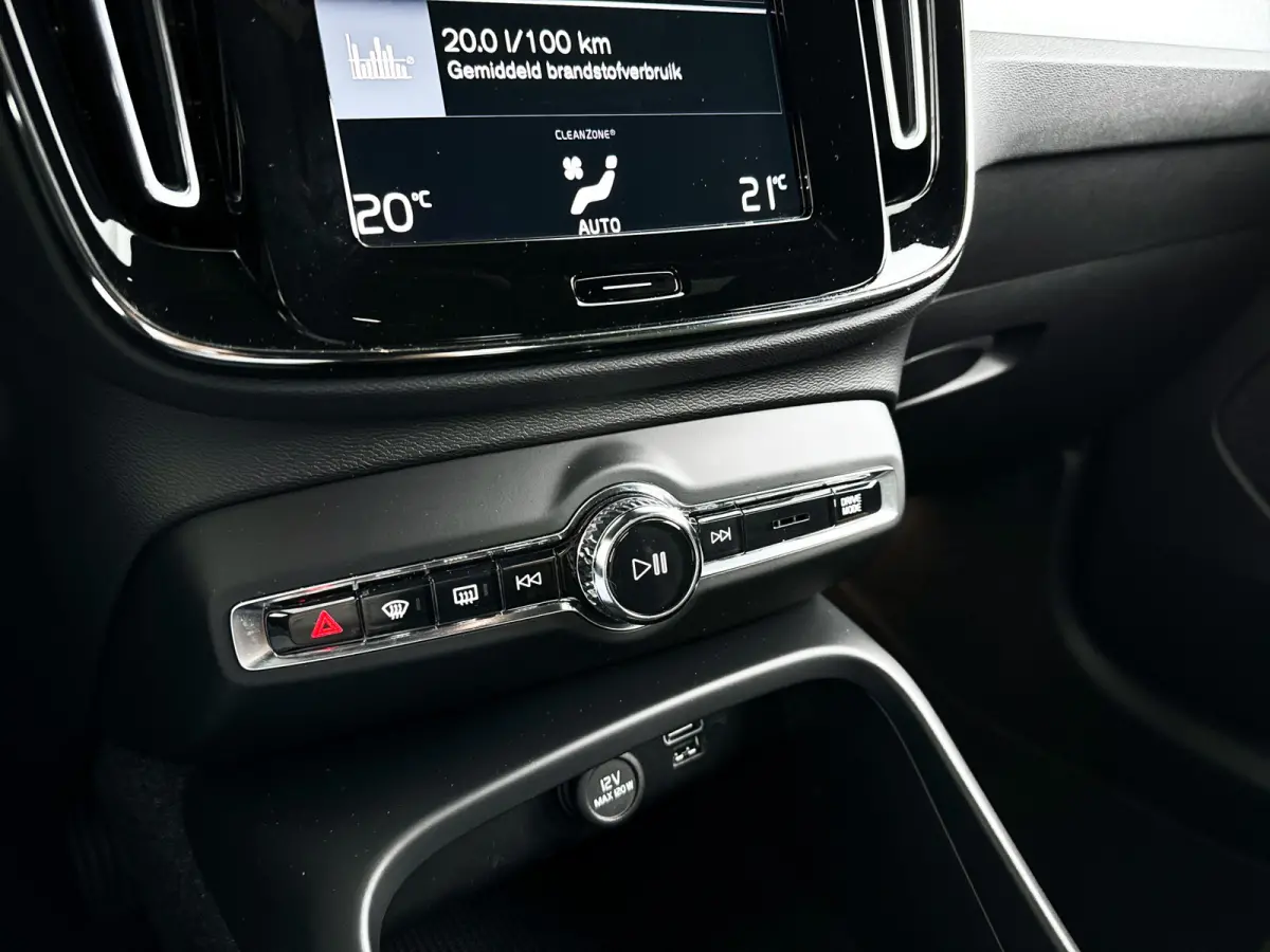 T2 Momentum Business | Park assist | Climate control | Cruise control | Navigatie