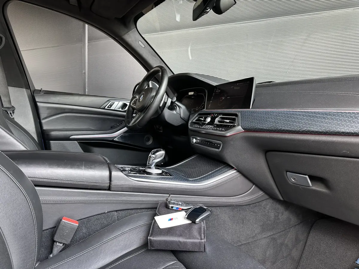 45e | M-Sport | Sky lounge | Stoel Koel | Massage | HUD | 4 Wheel Steer | HUD |