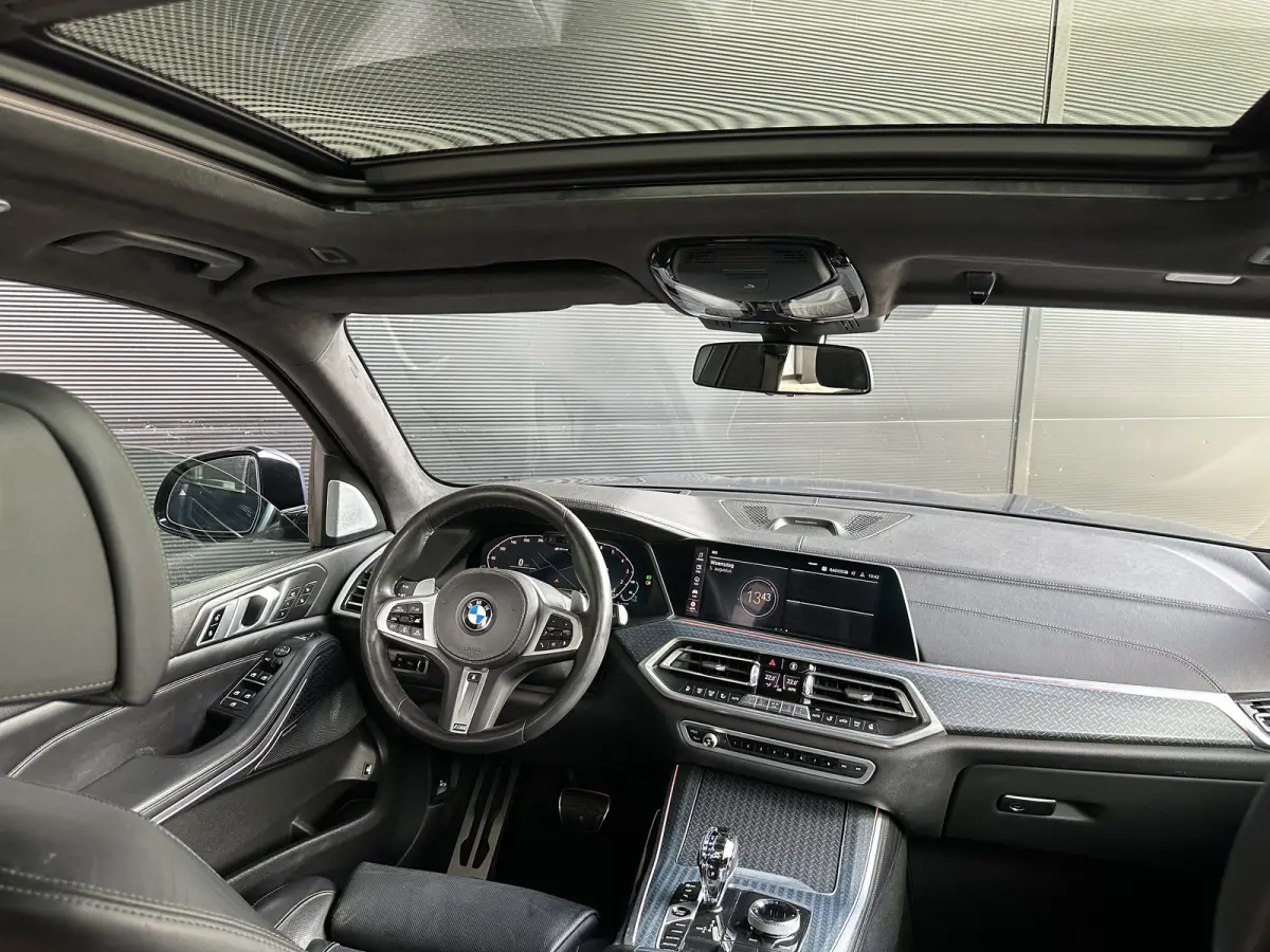 45e | M-Sport | Sky lounge | Stoel Koel | Massage | HUD | 4 Wheel Steer | HUD |