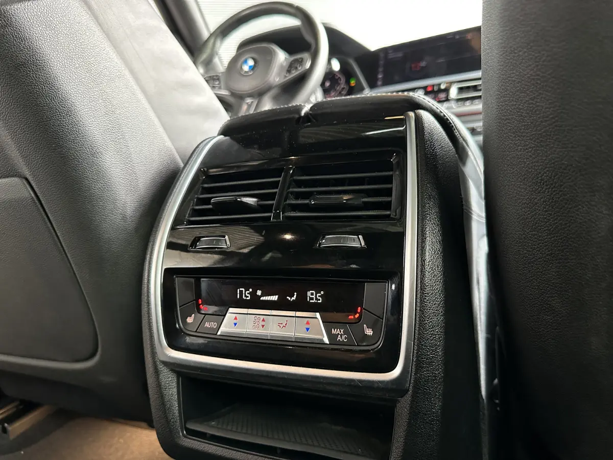 45e | M-Sport | Sky lounge | Stoel Koel | Massage | HUD | 4 Wheel Steer | HUD |