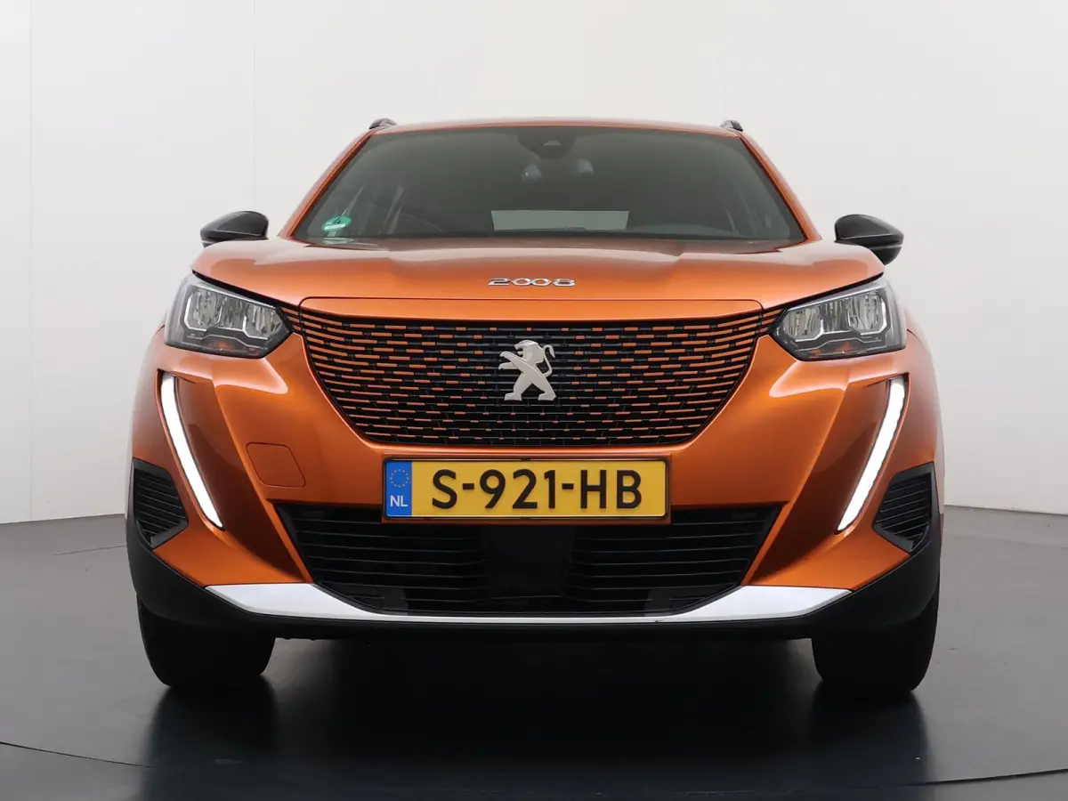 SUV Allure Pack 50 kWh 136pk | Accu 94% | Navigatie via Apple Carplay en Android auto | Camera achter | Stoelverwarming | Digitale 3D i-Cockpit | Lichtmetalen velgen | Cruise control