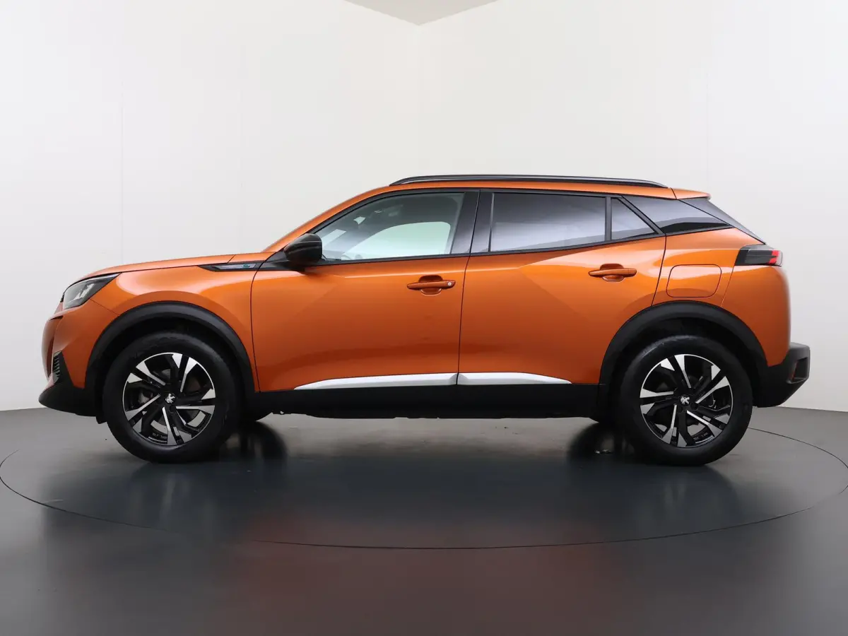 SUV Allure Pack 50 kWh 136pk | Accu 94% | Navigatie via Apple Carplay en Android auto | Camera achter | Stoelverwarming | Digitale 3D i-Cockpit | Lichtmetalen velgen | Cruise control