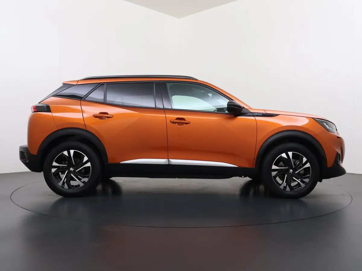 SUV Allure Pack 50 kWh 136pk | Accu 94% | Navigatie via Apple Carplay en Android auto | Camera achter | Stoelverwarming | Digitale 3D i-Cockpit | Lichtmetalen velgen | Cruise control