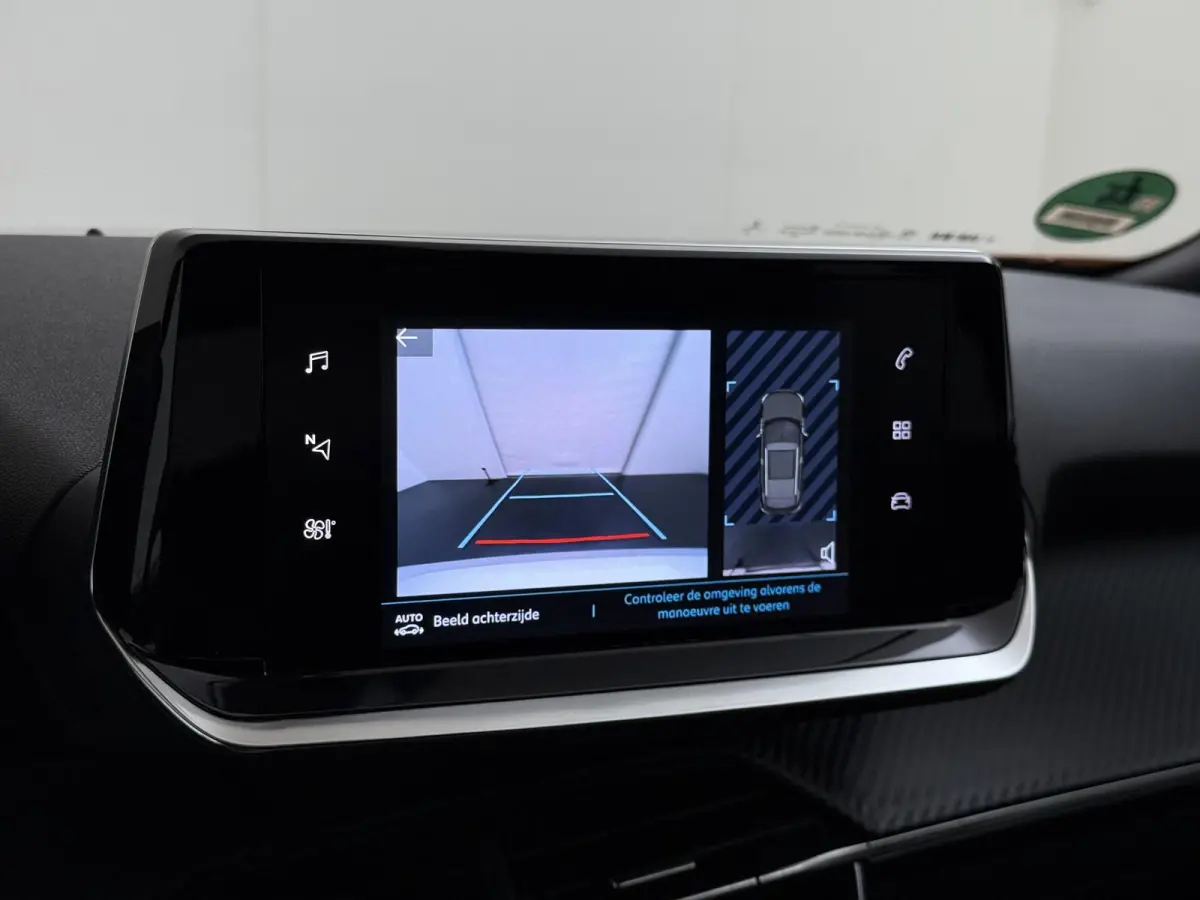 SUV Allure Pack 50 kWh 136pk | Accu 94% | Navigatie via Apple Carplay en Android auto | Camera achter | Stoelverwarming | Digitale 3D i-Cockpit | Lichtmetalen velgen | Cruise control