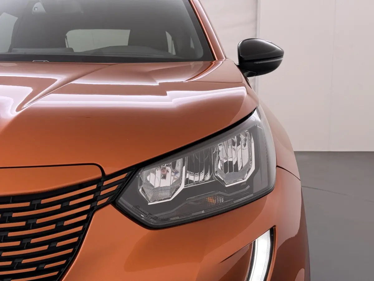SUV Allure Pack 50 kWh 136pk | Accu 94% | Navigatie via Apple Carplay en Android auto | Camera achter | Stoelverwarming | Digitale 3D i-Cockpit | Lichtmetalen velgen | Cruise control