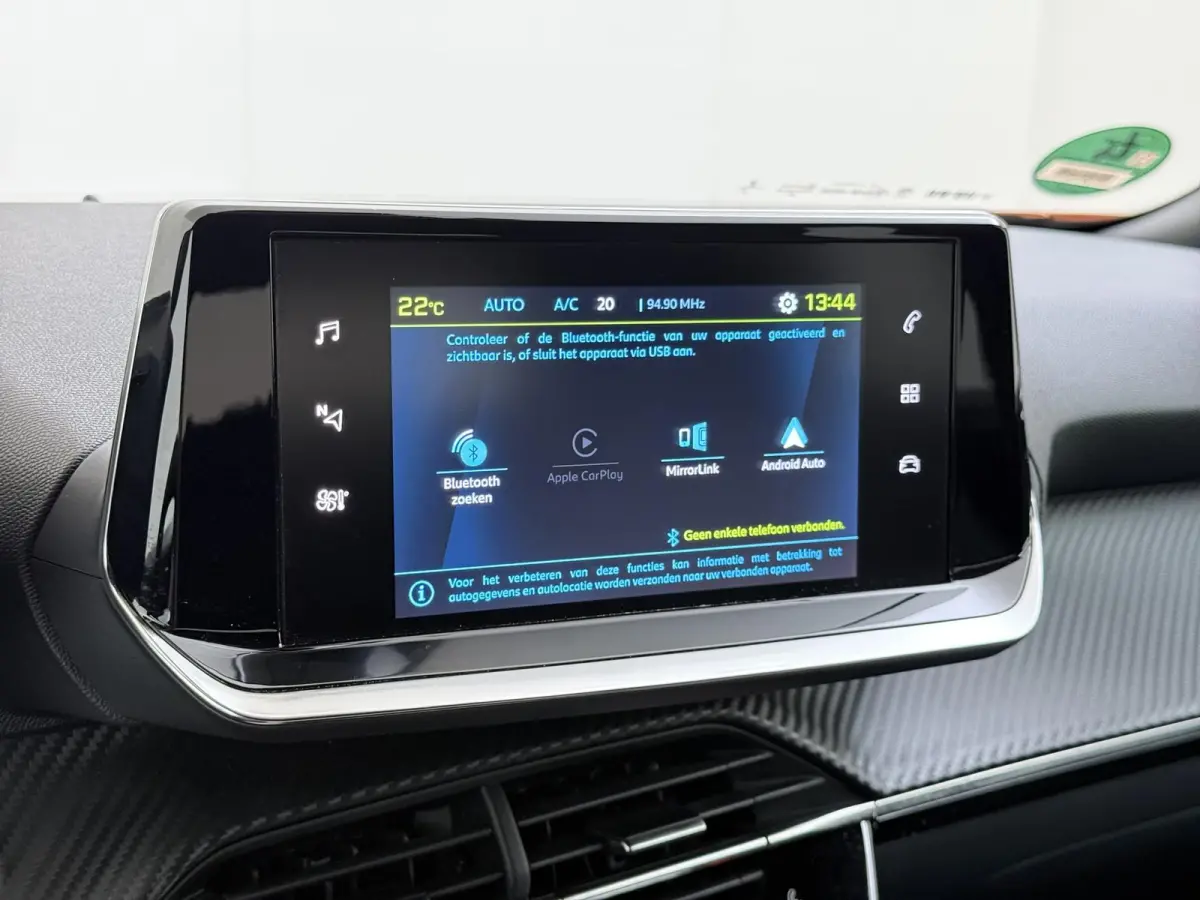 SUV Allure Pack 50 kWh 136pk | Accu 94% | Navigatie via Apple Carplay en Android auto | Camera achter | Stoelverwarming | Digitale 3D i-Cockpit | Lichtmetalen velgen | Cruise control