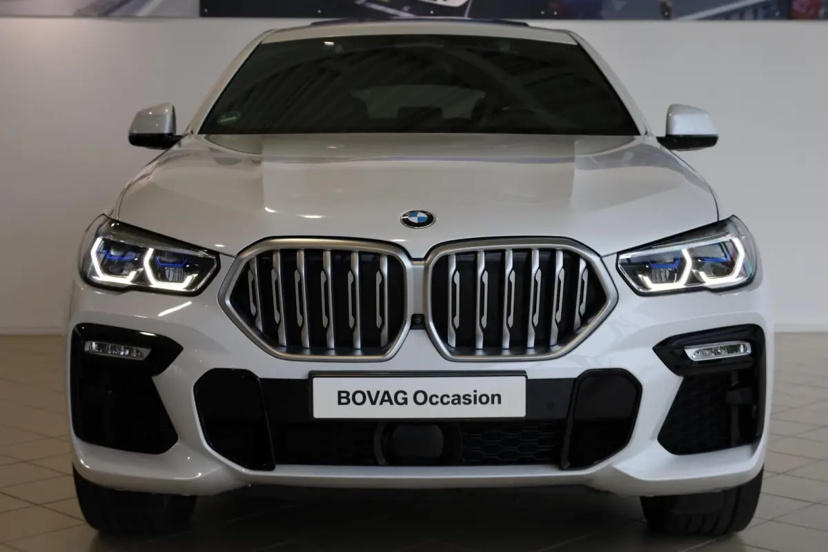 xDrive40i M Sportpakket | Soft-Close | Elek. trekhaak | Stoelventilatie | Driving Assistant Professional | Parking Assistant Plus