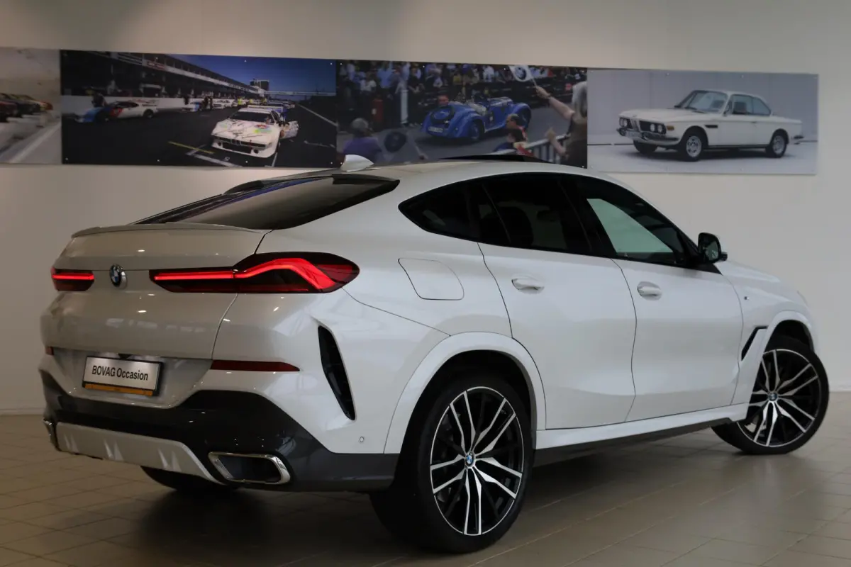 xDrive40i M Sportpakket | Soft-Close | Elek. trekhaak | Stoelventilatie | Driving Assistant Professional | Parking Assistant Plus