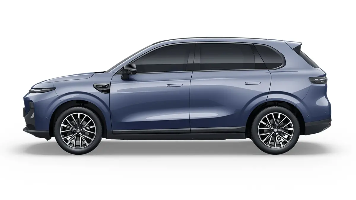 Design ProMax 67.1 kWh | €1500,- korting !! | Vanaf €499,- Private Lease per maand ! | Panoramadak | Carplay | Achteruitrijcamera | 18" Lichtmetalen Velgen | Adaptieve cruise control | P