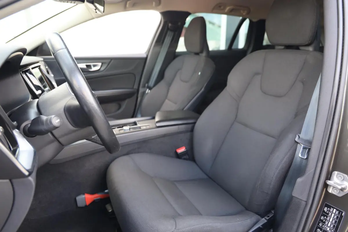 2.0 B3 Momentum Advantage|Automaat|Trekhaak|Applecarplay/android auto|Camera|Cruise control