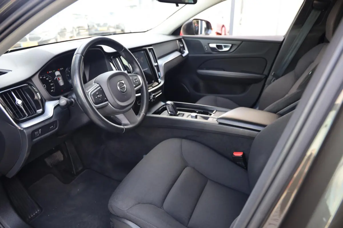 2.0 B3 Momentum Advantage|Automaat|Trekhaak|Applecarplay/android auto|Camera|Cruise control