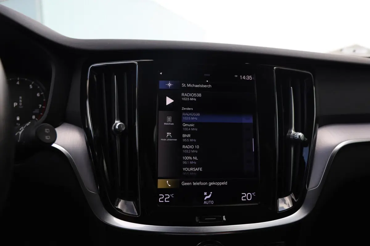 2.0 B3 Momentum Advantage|Automaat|Trekhaak|Applecarplay/android auto|Camera|Cruise control