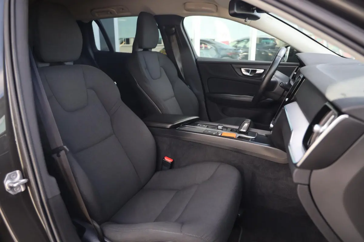 2.0 B3 Momentum Advantage|Automaat|Trekhaak|Applecarplay/android auto|Camera|Cruise control