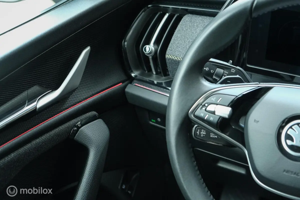 1.5 TSI PHEV Business Edition | Pano | Elec trekhaak | DAB+ | Camera | Chrystal Lightning | Memory | ACC | Sfeerverlichting | Stoelverwarming