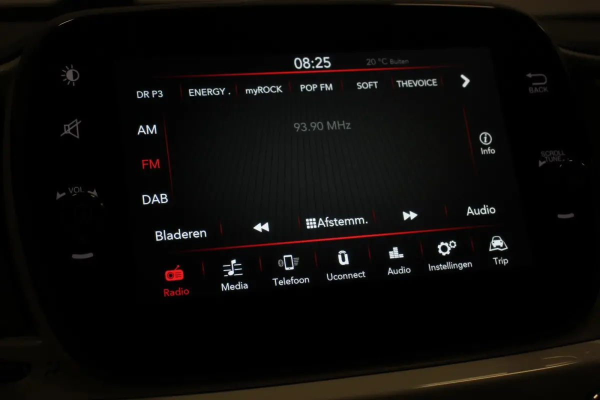 1.0 69pk Hybrid Lounge Plus Climate Control Navigatie Apple Carplay/Android Auto Parkeersensor achter Cruise Control Airco