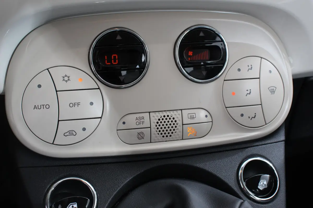 1.0 69pk Hybrid Lounge Plus Climate Control Navigatie Apple Carplay/Android Auto Parkeersensor achter Cruise Control Airco