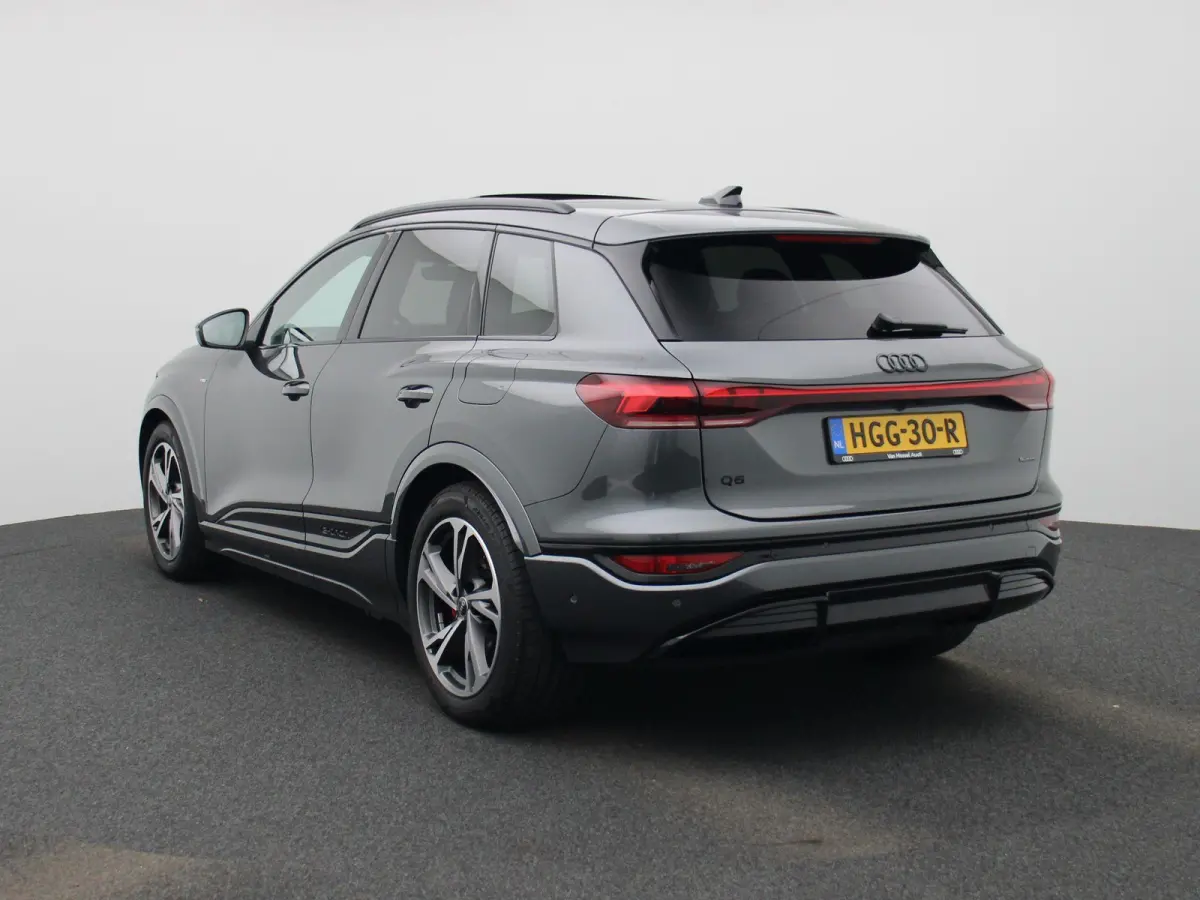 S edition 100 kWh 388 PK | S-Line | Automaat | Panoramadak | Luchtvering | Trekhaak | 360 Camera | Alcantara | Navigatie | Stoelverwarming | Bijrijdersscherm | Keyless |