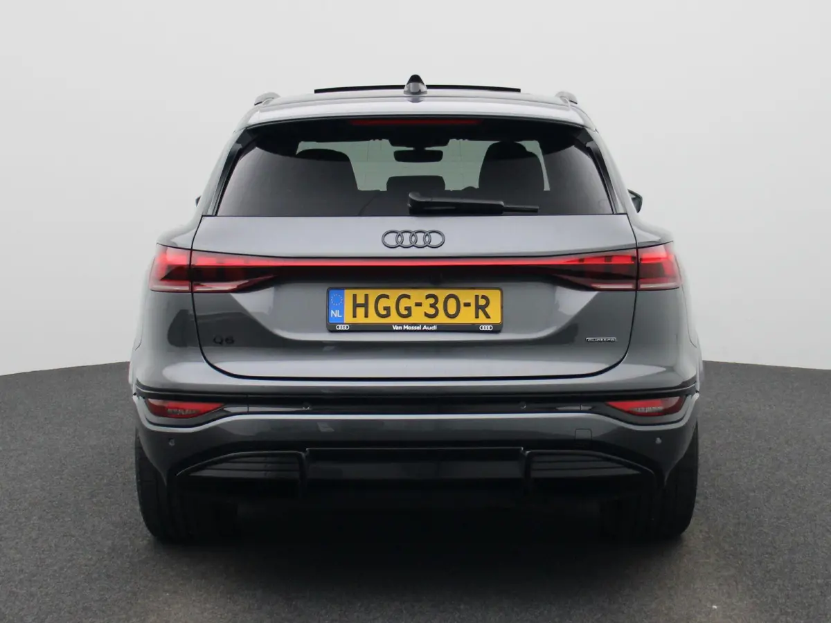 S edition 100 kWh 388 PK | S-Line | Automaat | Panoramadak | Luchtvering | Trekhaak | 360 Camera | Alcantara | Navigatie | Stoelverwarming | Bijrijdersscherm | Keyless |