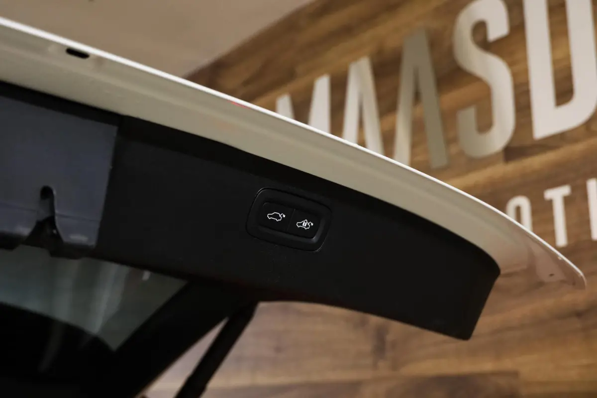 2.0 T8 Recharge AWD Inscription|7P|Pano|HUD|H&K|