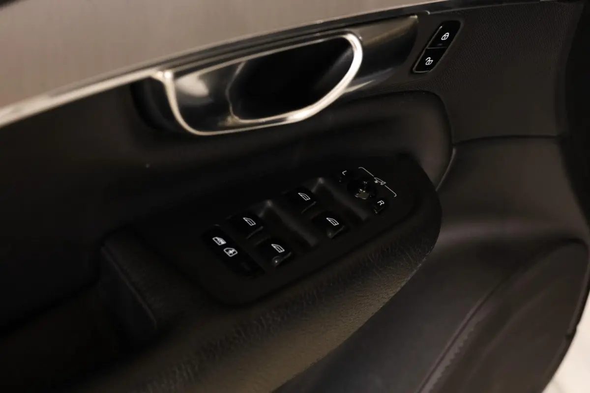 2.0 T8 Recharge AWD Inscription|7P|Pano|HUD|H&K|