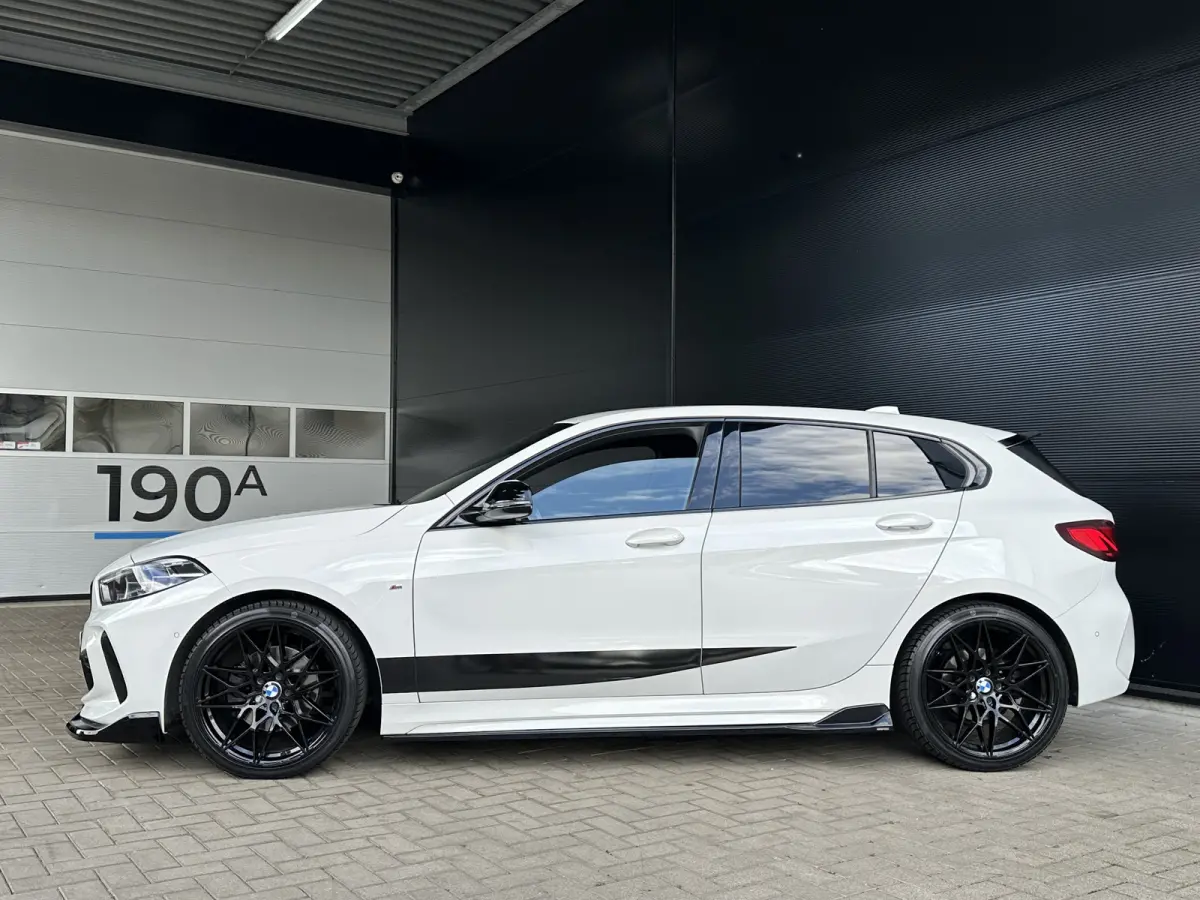 118i | M-Sport | AUT | 5-Deurs | HiFi | Performance | CarPlay | Navi PRO |