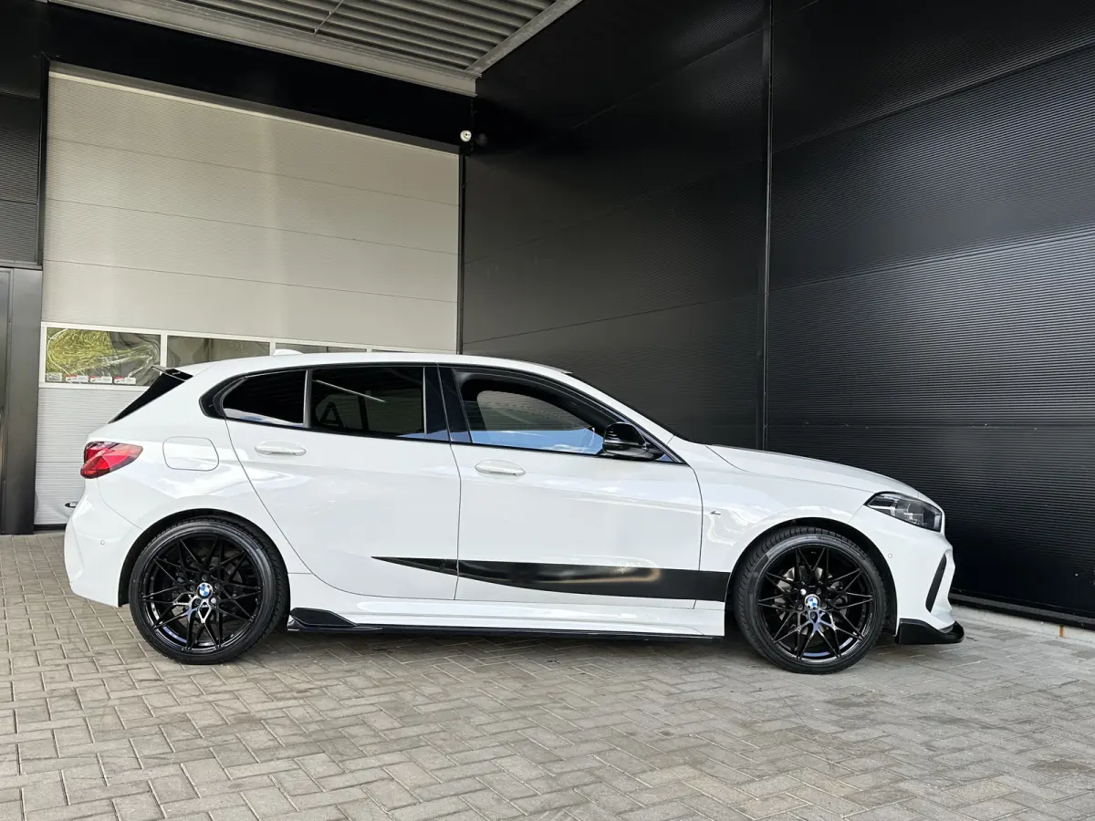 118i | M-Sport | AUT | 5-Deurs | HiFi | Performance | CarPlay | Navi PRO |