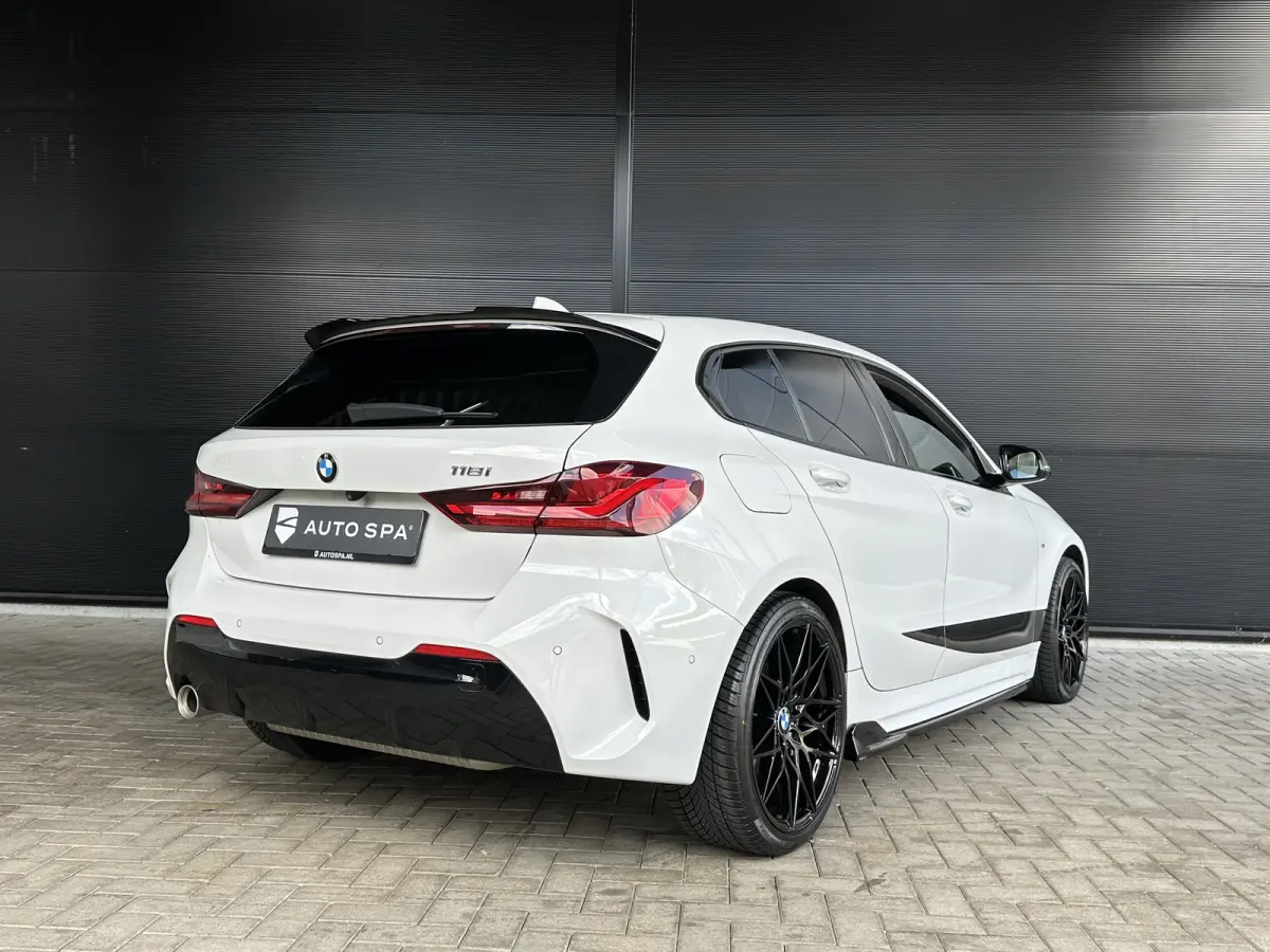118i | M-Sport | AUT | 5-Deurs | HiFi | Performance | CarPlay | Navi PRO |