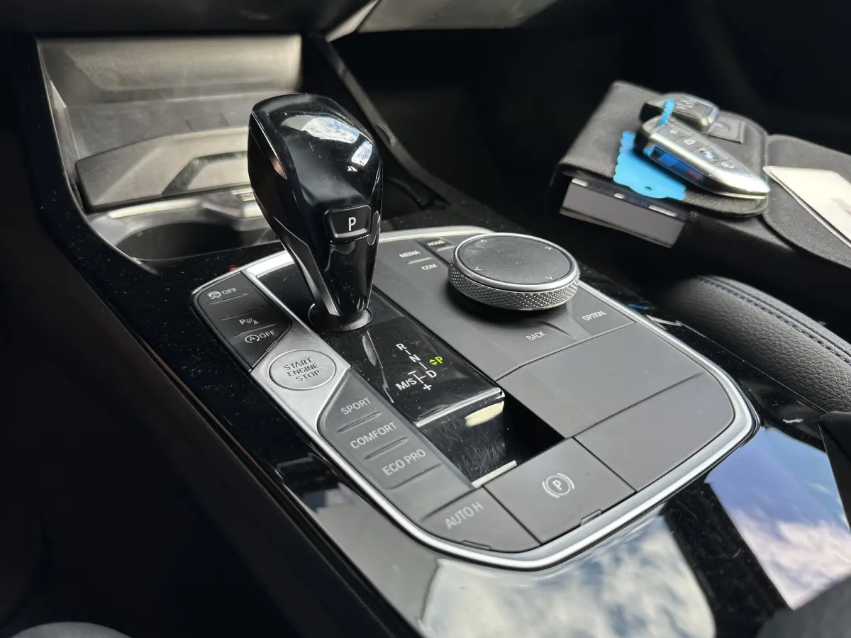 118i | M-Sport | AUT | 5-Deurs | HiFi | Performance | CarPlay | Navi PRO |