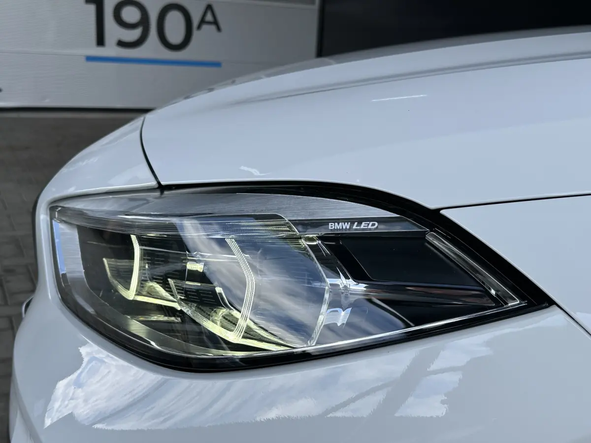 118i | M-Sport | AUT | 5-Deurs | HiFi | Performance | CarPlay | Navi PRO |