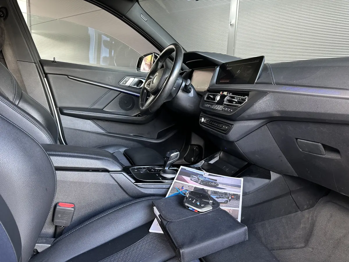 118i | M-Sport | AUT | 5-Deurs | HiFi | Performance | CarPlay | Navi PRO |