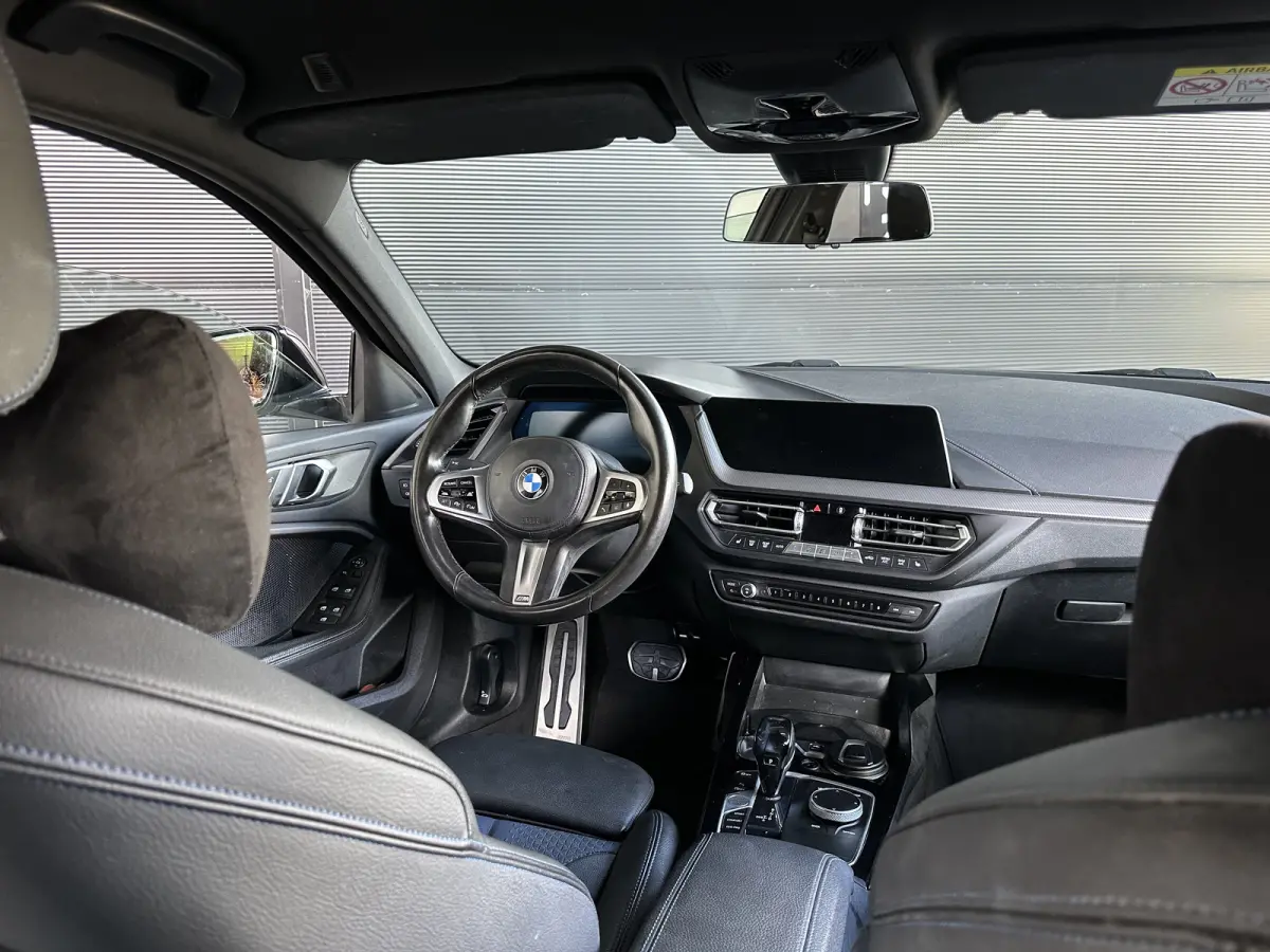 118i | M-Sport | AUT | 5-Deurs | HiFi | Performance | CarPlay | Navi PRO |