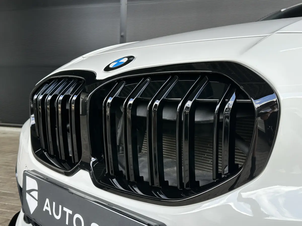118i | M-Sport | AUT | 5-Deurs | HiFi | Performance | CarPlay | Navi PRO |