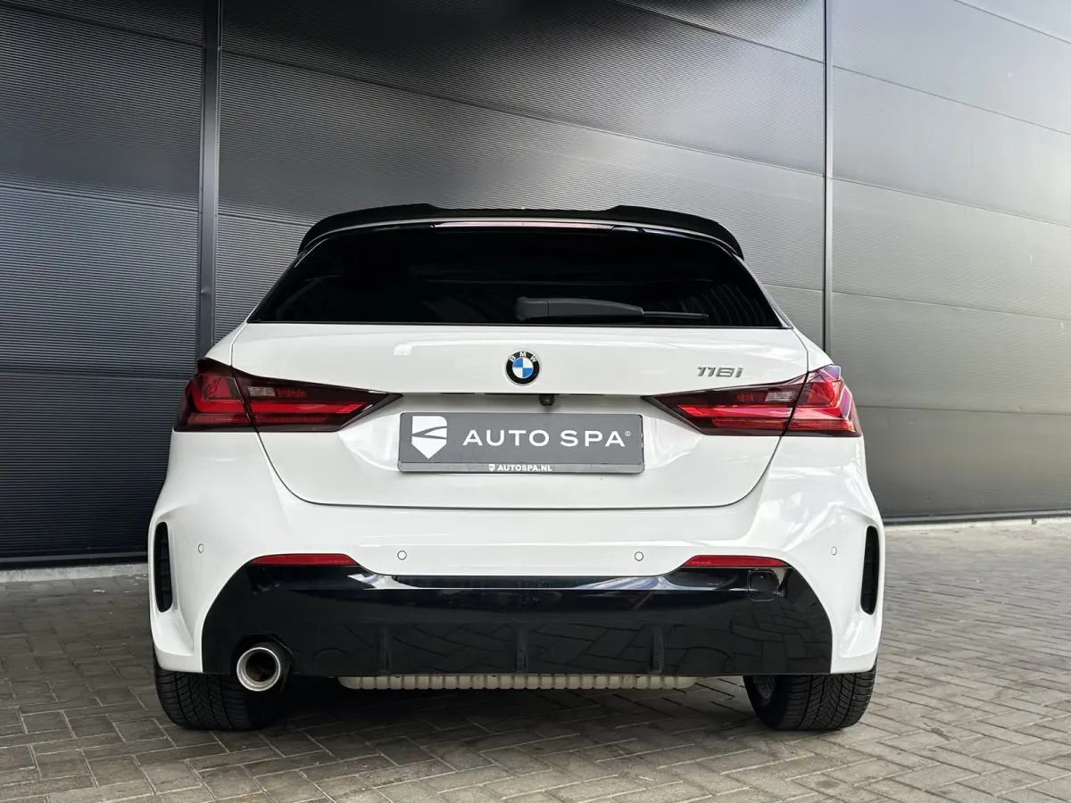 118i | M-Sport | AUT | 5-Deurs | HiFi | Performance | CarPlay | Navi PRO |