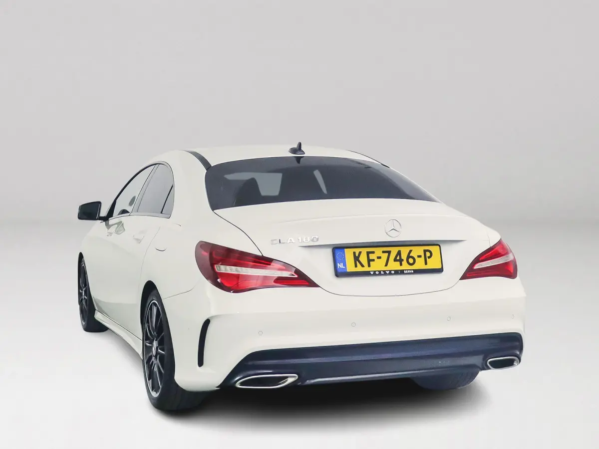 180 AMG Night Edition Plus | Park assist | Airco | Cruise control | Getint glas