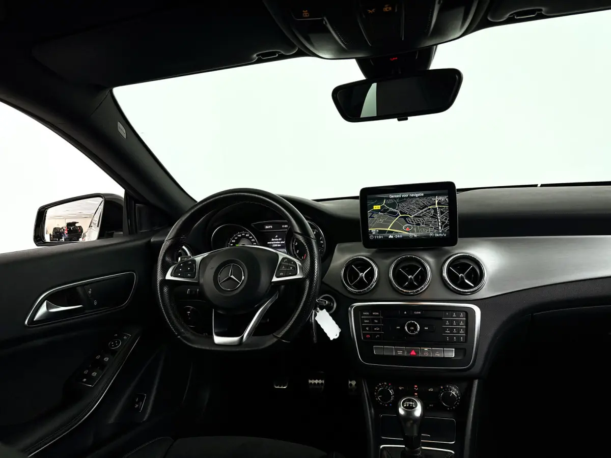 180 AMG Night Edition Plus | Park assist | Airco | Cruise control | Getint glas