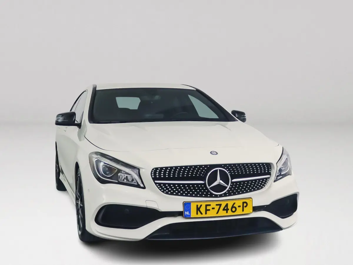 180 AMG Night Edition Plus | Park assist | Airco | Cruise control | Getint glas