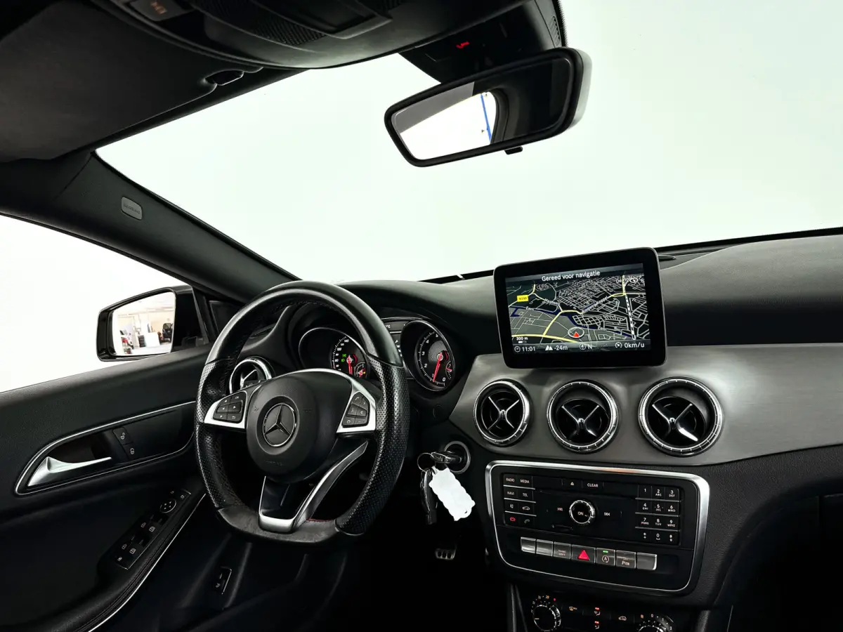 180 AMG Night Edition Plus | Park assist | Airco | Cruise control | Getint glas