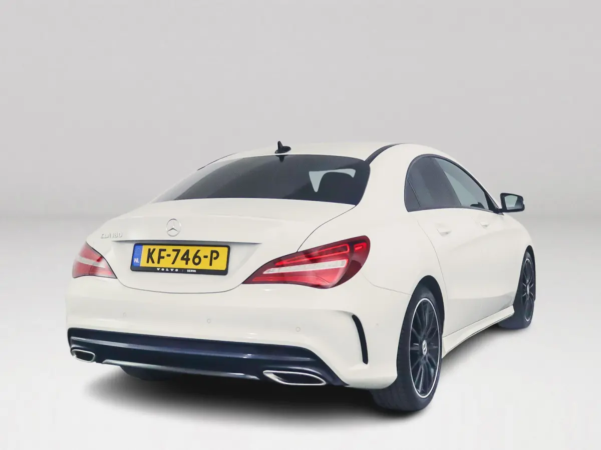 180 AMG Night Edition Plus | Park assist | Airco | Cruise control | Getint glas
