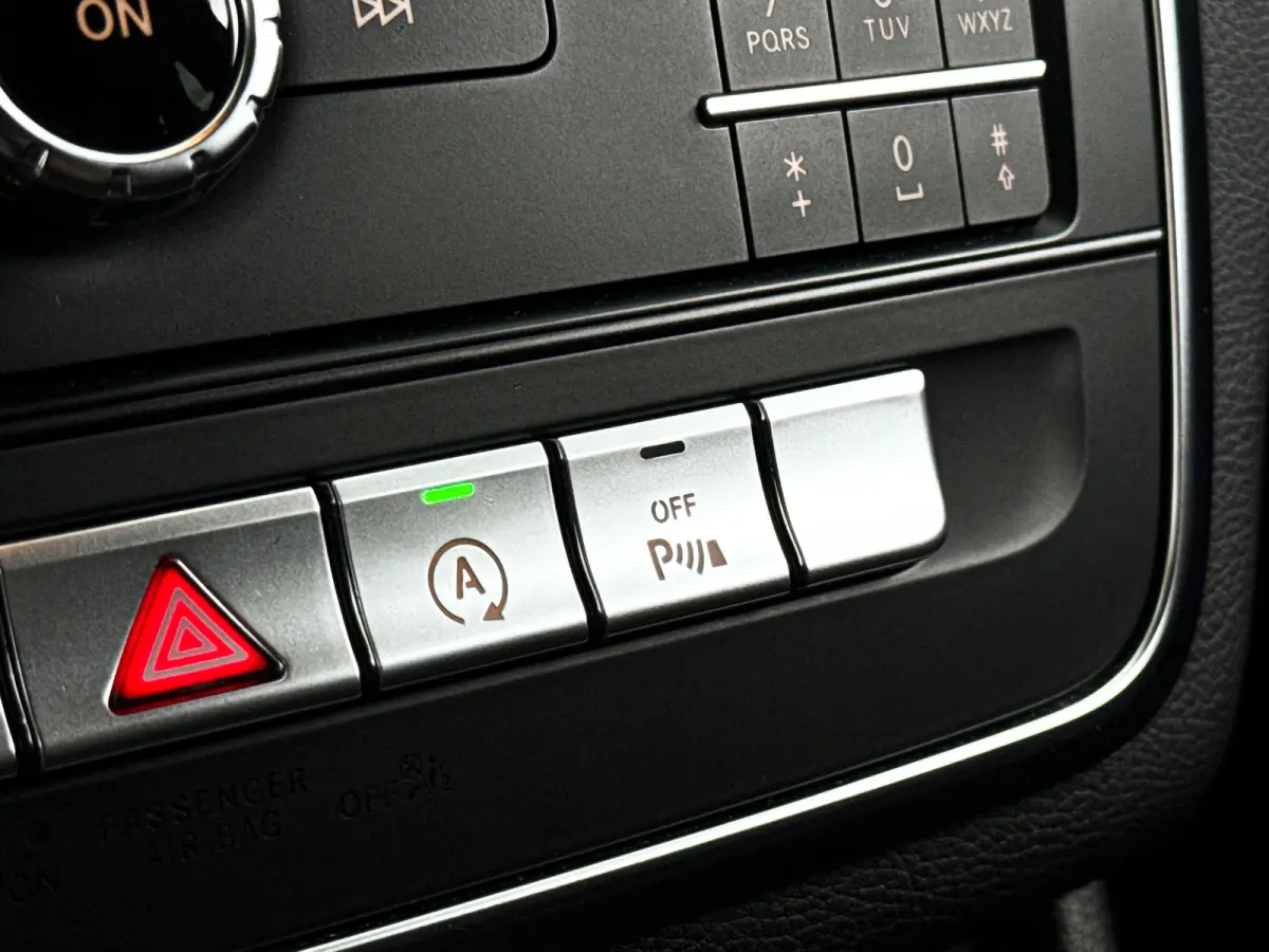 180 AMG Night Edition Plus | Park assist | Airco | Cruise control | Getint glas