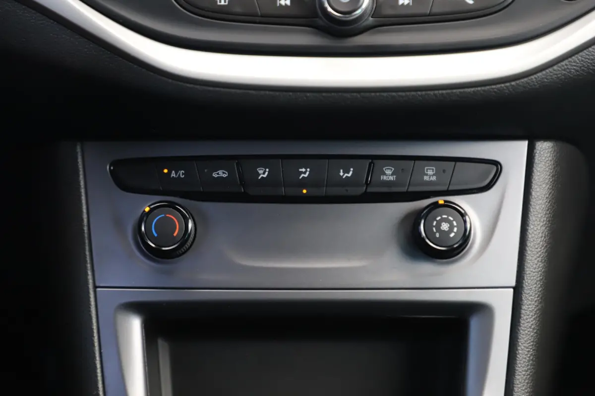 1.2 Business Edition 131PK Trekhaak LMV Navigatie Carplay Airco Cruise Parkeersensor