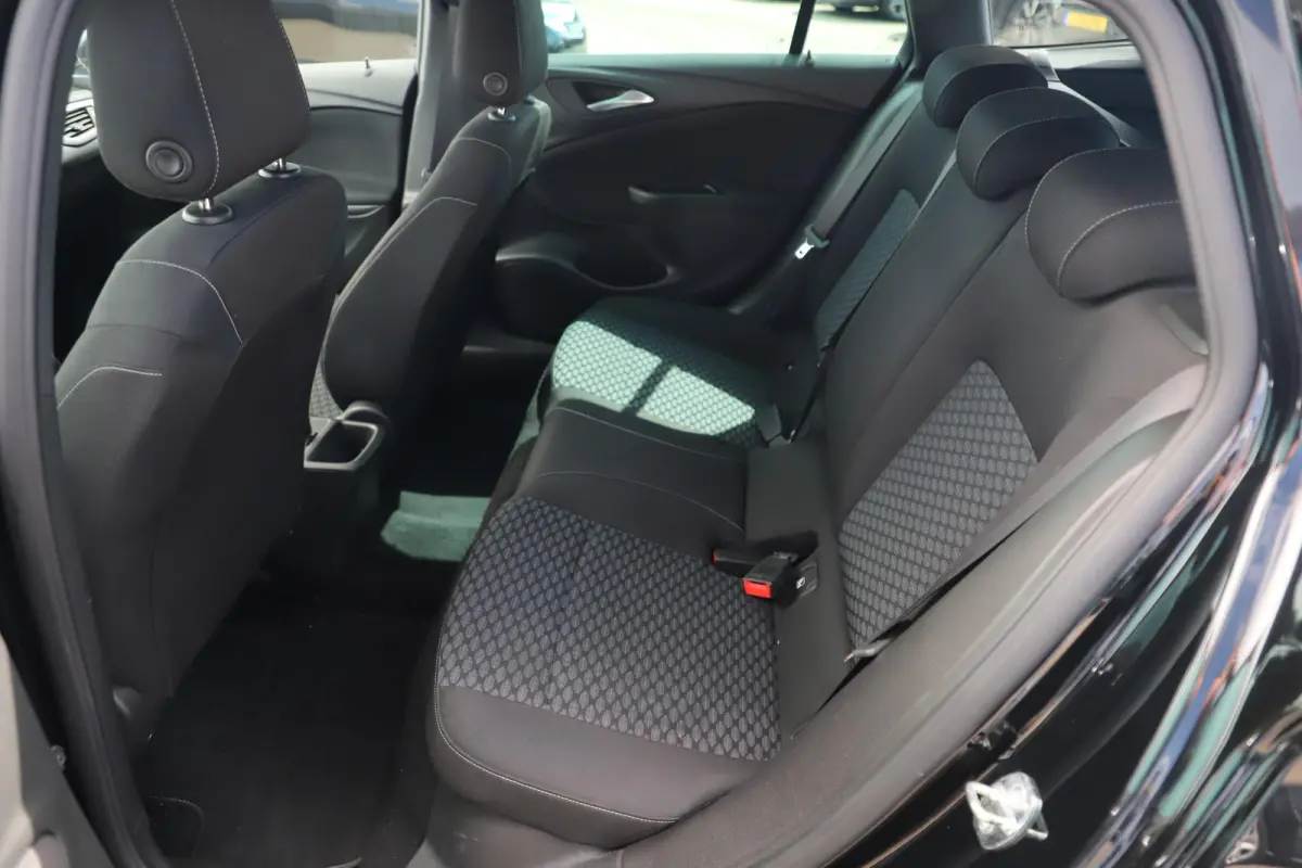 1.2 Business Edition 131PK Trekhaak LMV Navigatie Carplay Airco Cruise Parkeersensor