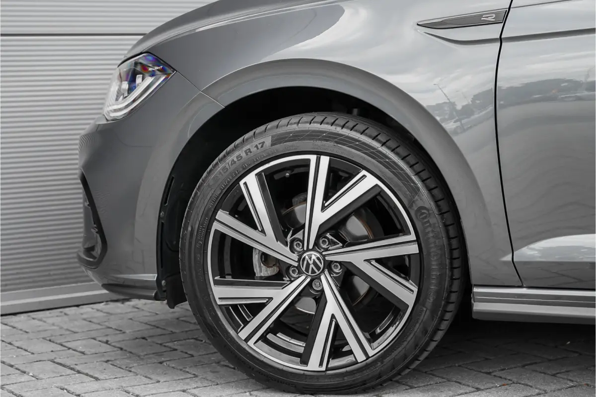 1.0 TSI R-Line Pano ACC Camera IQ Light Virtual 17"