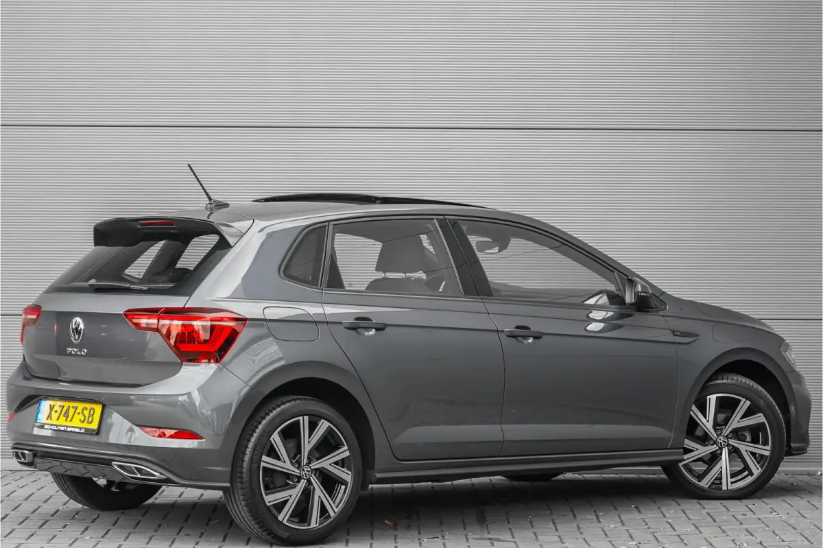 1.0 TSI R-Line Pano ACC Camera IQ Light Virtual 17"