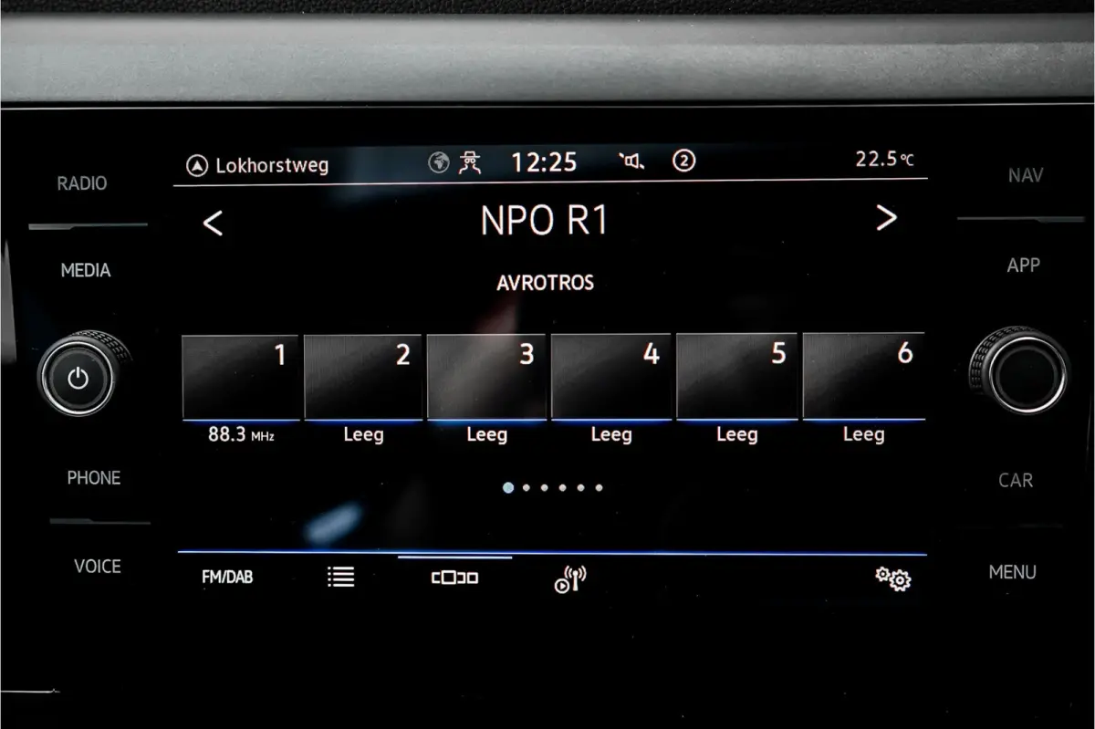 1.0 TSI R-Line Pano ACC Camera IQ Light Virtual 17"