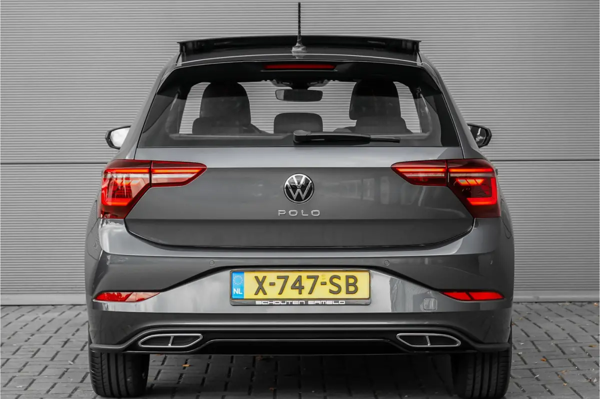 1.0 TSI R-Line Pano ACC Camera IQ Light Virtual 17"